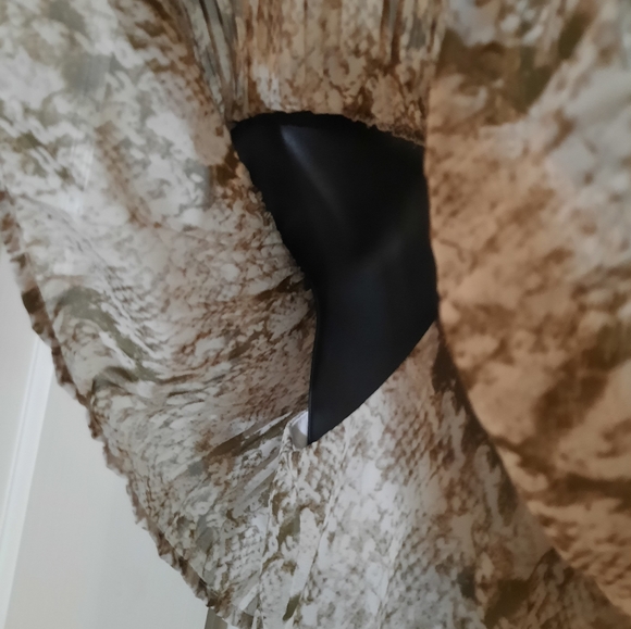 Woman's Snakeskin Print Strapless Romper - Size:M - Like New - Boutique Brand - Picture 8 of 13